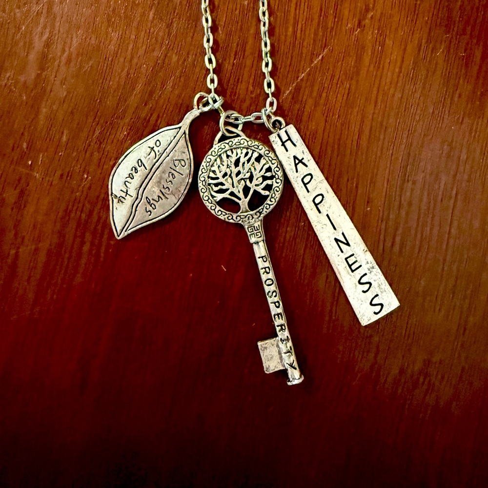 Hallmark | Pendant Necklace